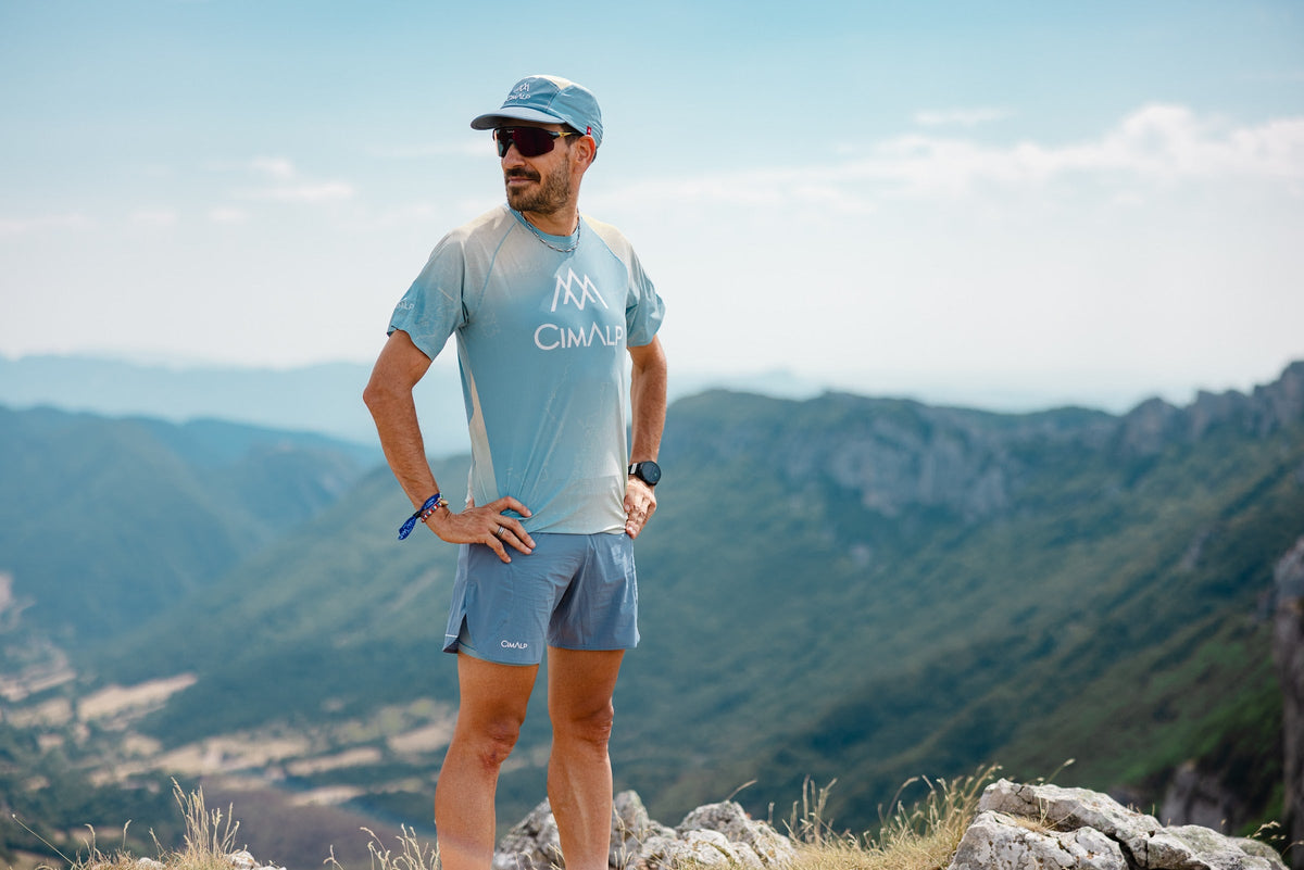 Traileur face à la vallée, un temps de concentration avant l'effort