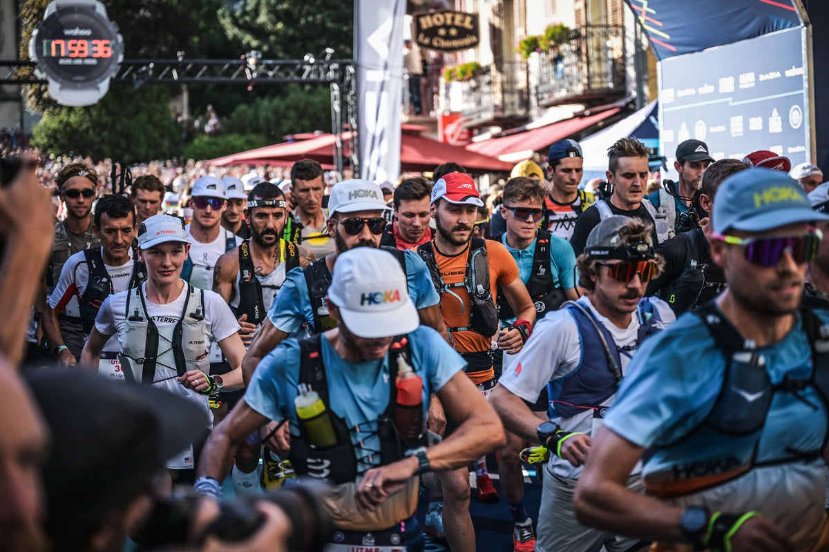 Sas de départ dense de l'UTMB à Chamonix
