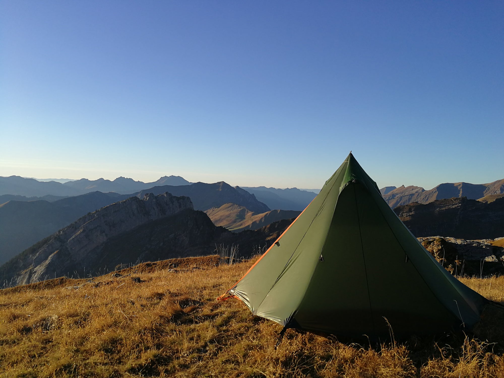 Le bivouac sans tente : réussir sa première expérience ultra-légère