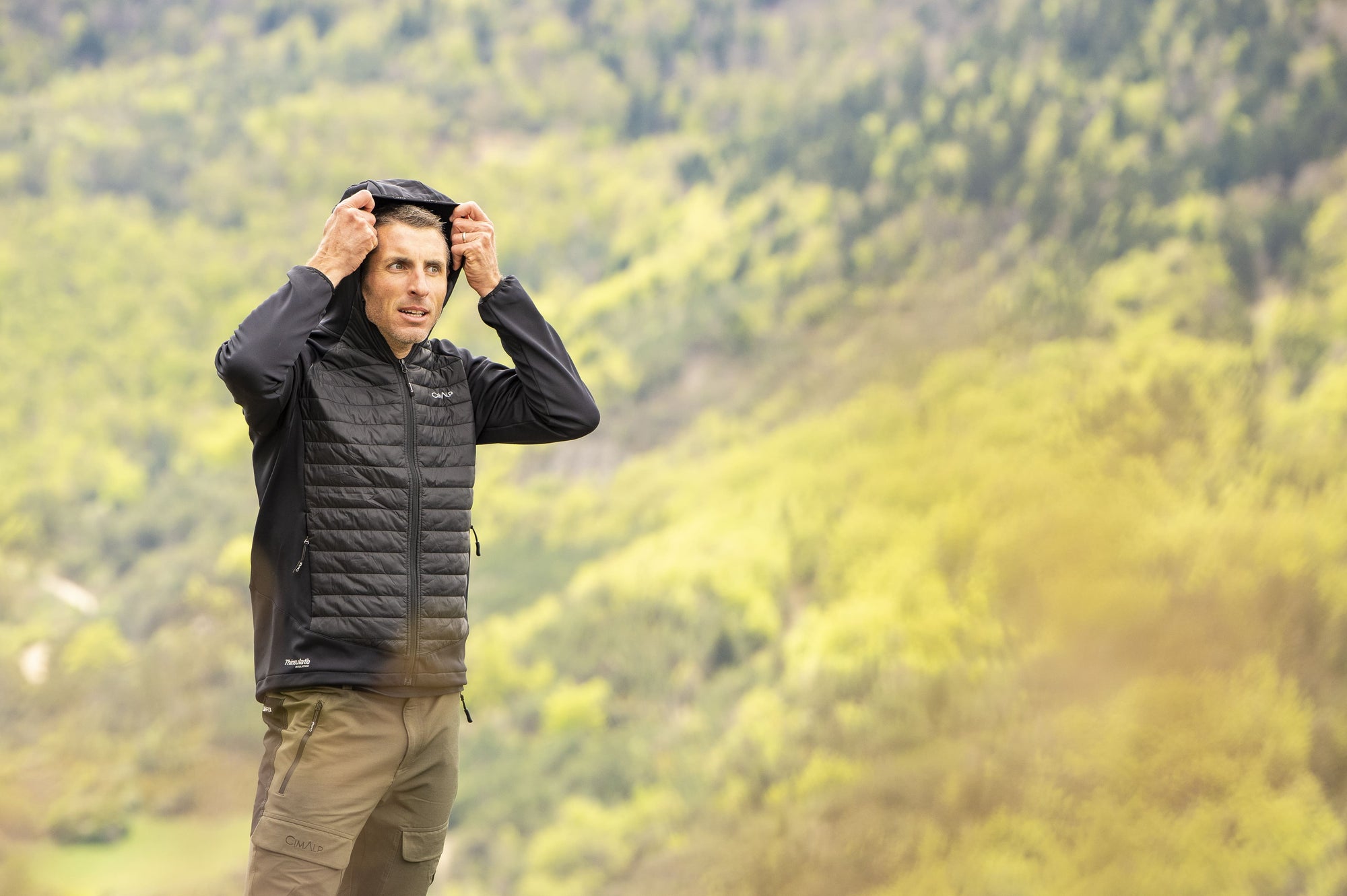 Bien choisir sa veste à capuche homme : Pratiques et fonctionnelles