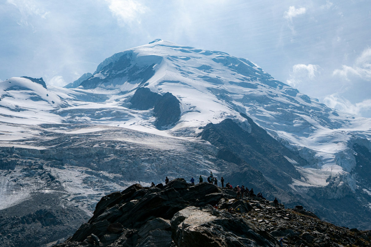 Le massif du Mont-Blanc et ses glaciers vus depuis la vallée de Chamonix